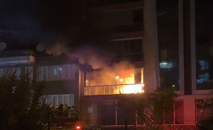9 katlı binada gece yarısı panik: Mahsur kalanlar tahliye edildi, 5 kişi hastanelik oldu