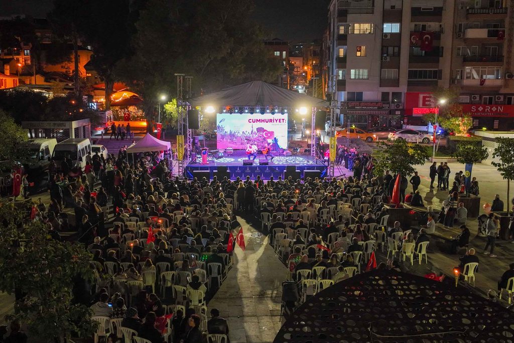 Cumhuriyet’in 103.'üncü yılı Buca’da coşkuyla kutlandı