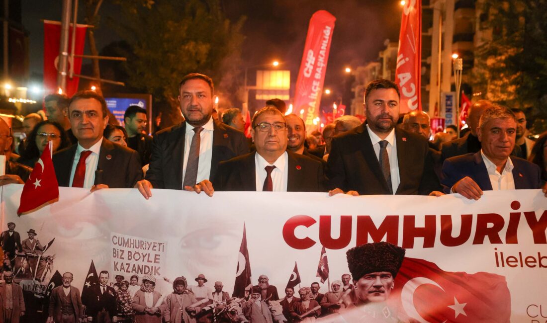 Buca’da 29 Ekim Cumhuriyet Bayramı, spor gösterileri, geleneksel kortej yürüyüşü