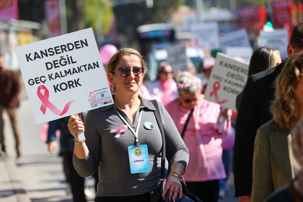 Buca’da Pembe Yürüyüşle hayata bir adım