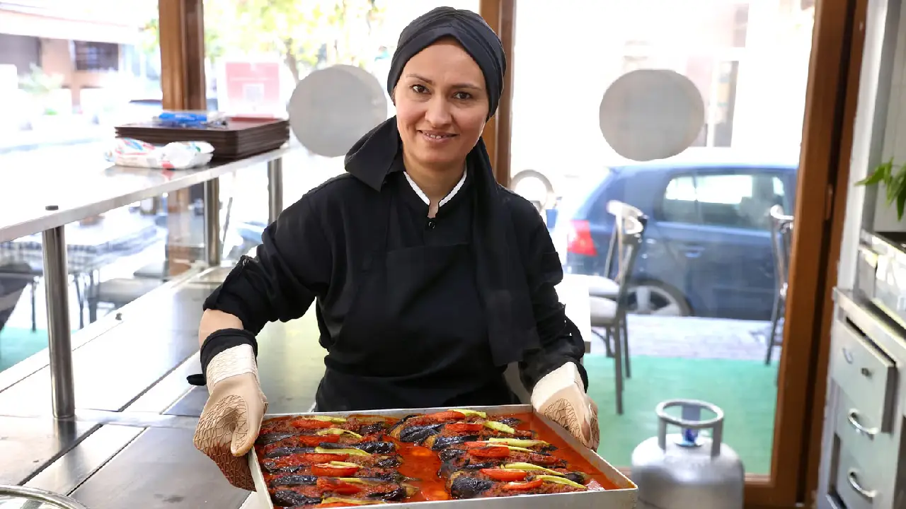 Buca Belediyesi aşçılık kursunu bitirdi, kendi lokantasını açtı