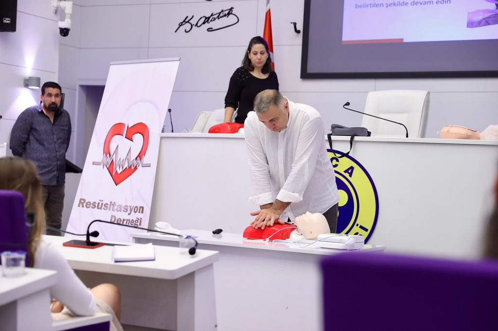 Buca'da hayat kurtaran eğitim: Ani kalp durmasında ilk 5 dakika hayati öneme sahip