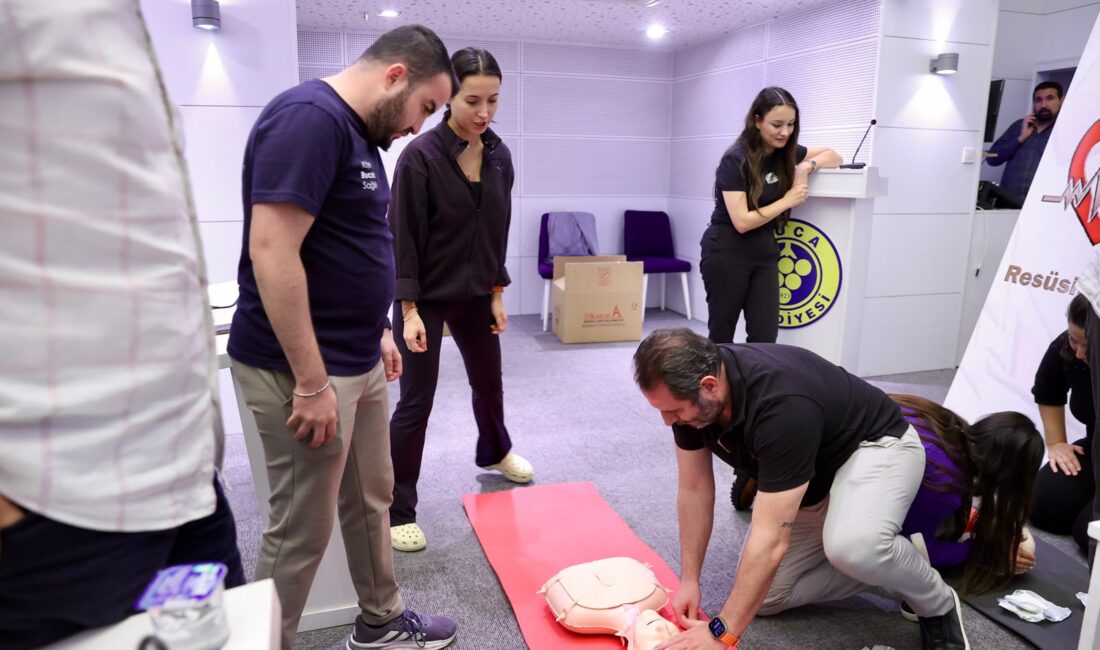 Buca Belediyesi, Sağlık Bakanlığı ve Resüsitasyon Derneği iş birliğiyle yürütülen