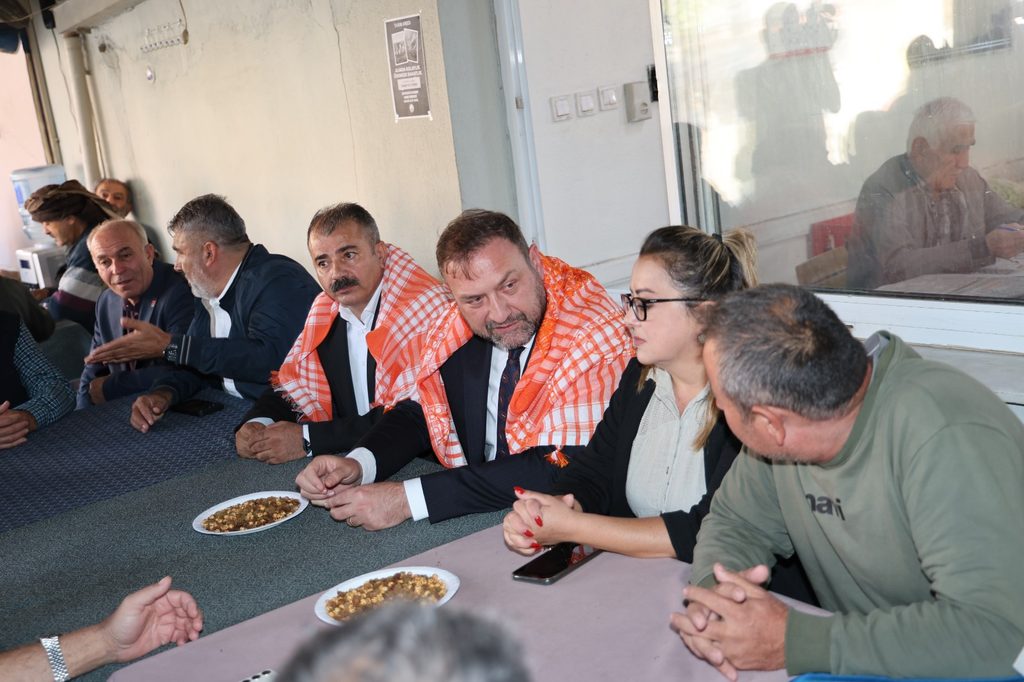 CHP'den Menemen'de tarım çıkarması 3 CHP'den Menemen'de tarım çıkarması