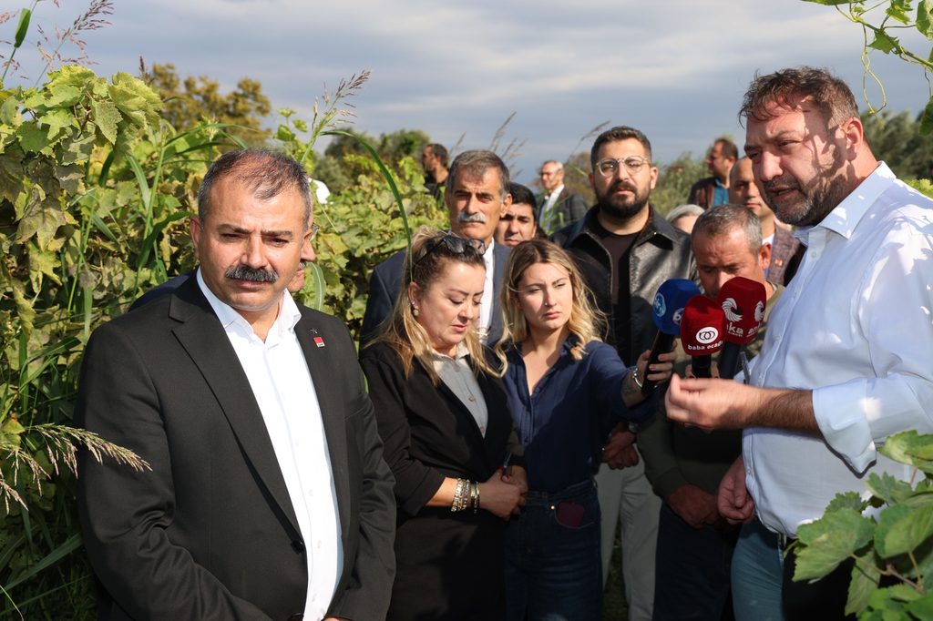 CHP'den Menemen'de tarım çıkarması 1 CHP'den Menemen'de tarım çıkarması