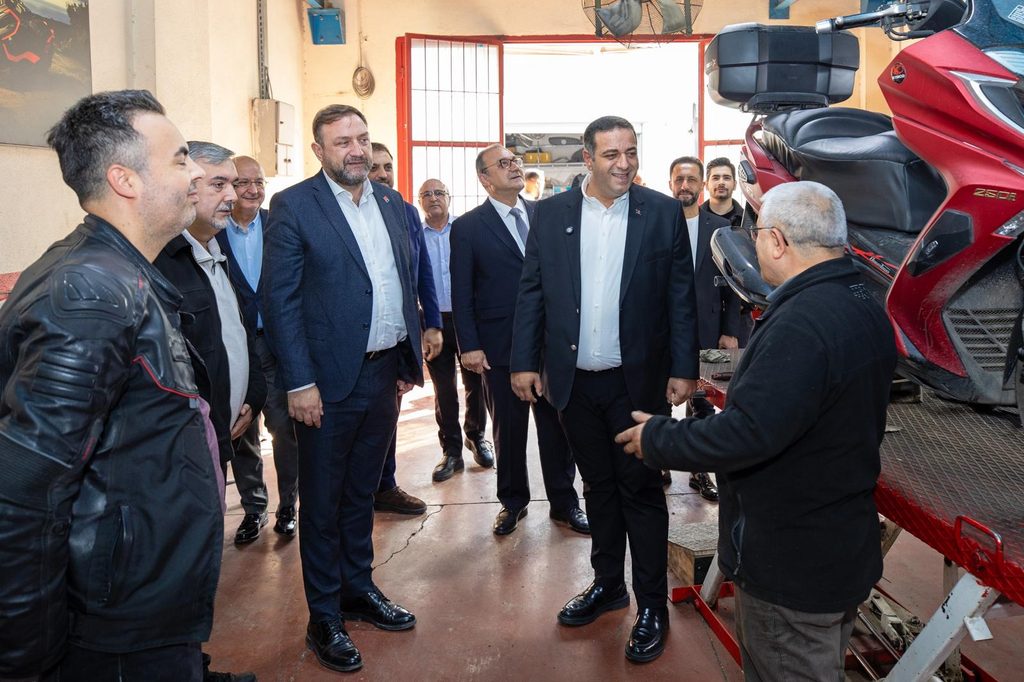 CHP İzmir'den sahada sürekli temas mesaisi 1 CHP İzmir'den sahada sürekli temas mesaisi