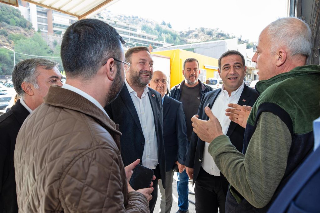 CHP İzmir'den sahada sürekli temas mesaisi 3 CHP İzmir'den sahada sürekli temas mesaisi