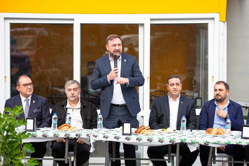 CHP İzmir'den sahada sürekli temas mesaisi 2 CHP İzmir'den sahada sürekli temas mesaisi
