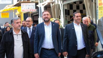 Cumhuriyet Halk Partisi İzmir İl Başkanlığı, kent genelinde aralıksız sürdürdüğü