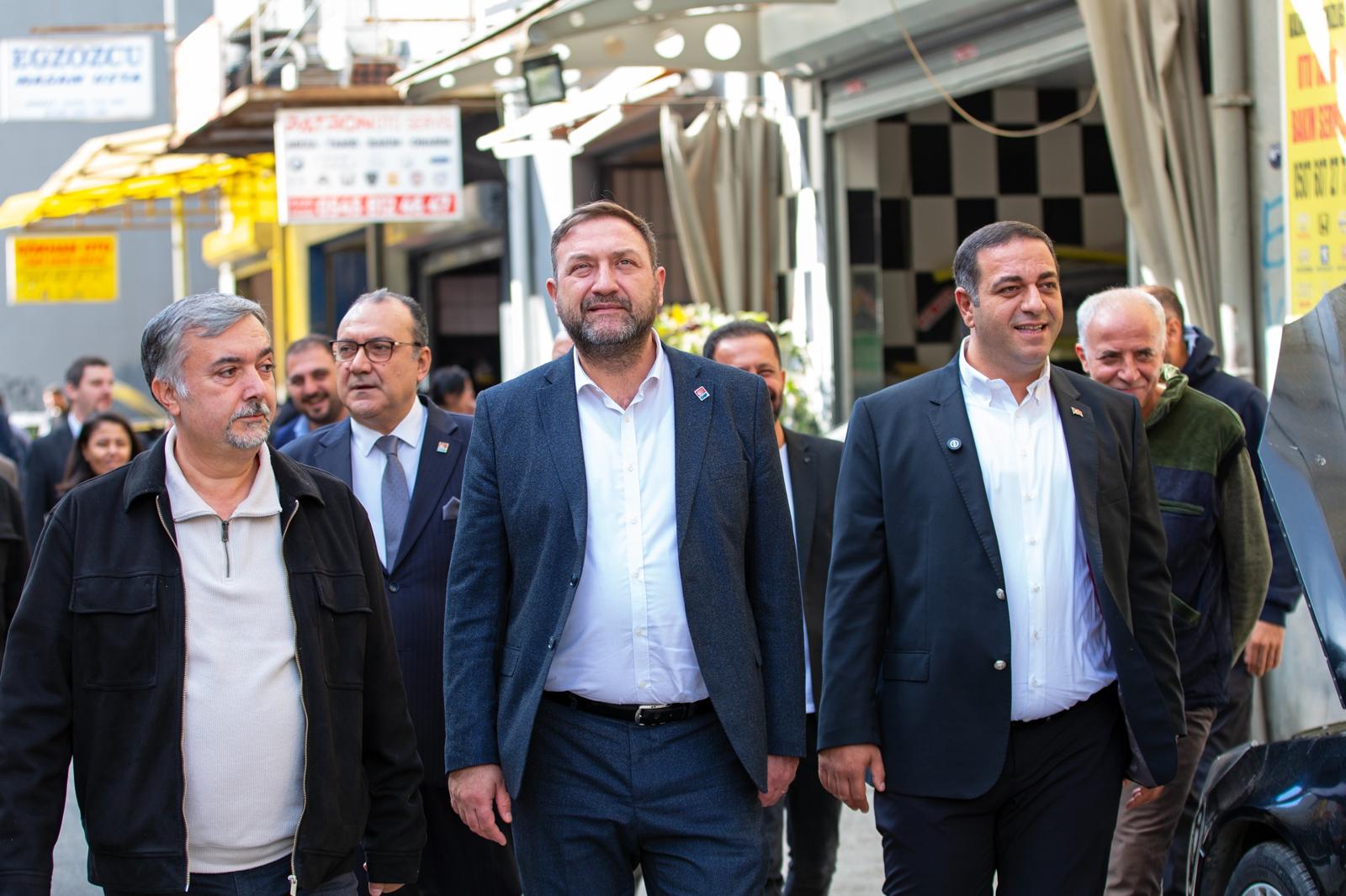 Cumhuriyet Halk Partisi İzmir İl Başkanlığı, kent genelinde aralıksız sürdürdüğü