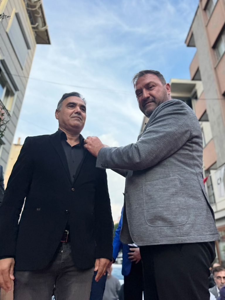 Yeni Parti’de istifa ettiler: Buca kurucu yöneticileri dahil yüzlerce üye CHP’ye geri döndü