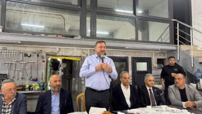 Cumhuriyet Halk Partisi (CHP) İzmir İl Başkanı Utku Gümrükçü, kent