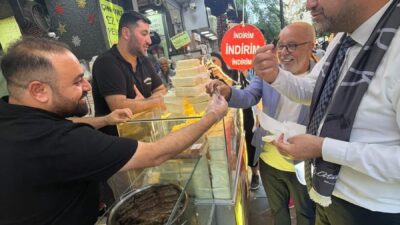Cumhuriyet Halk Partisi (CHP) İzmir İl Başkanı Utku Gümrükçü, kent