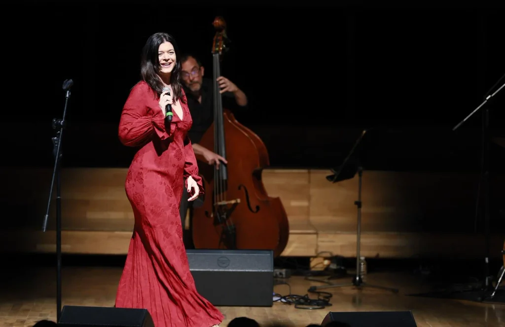 La Casa De Papel’in sesi İzmir’de büyüledi! Cecilia Krull ile efsane gece