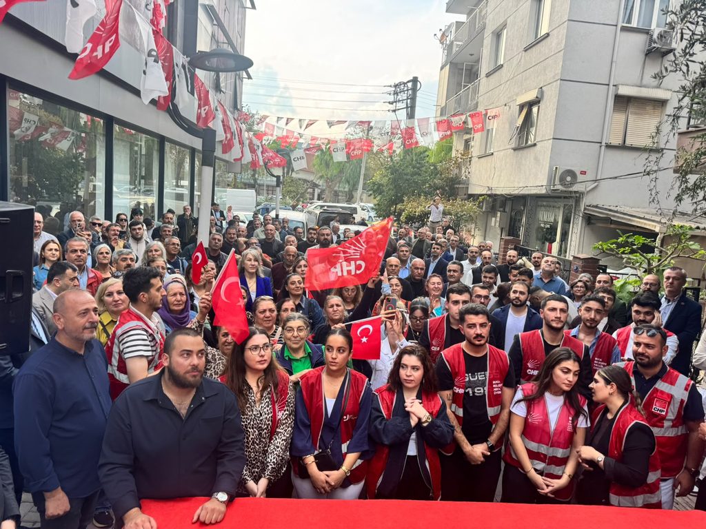 Yeni Parti’de istifa ettiler: Buca kurucu yöneticileri dahil yüzlerce üye CHP’ye geri döndü
