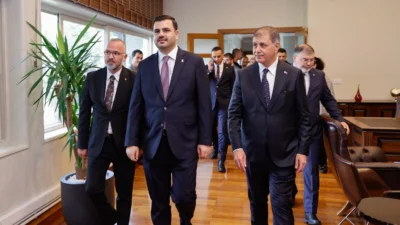 İzmir Büyükşehir Belediye Başkanı Cemil Tugay’ın AK Parti’ye katılmasının ardından,