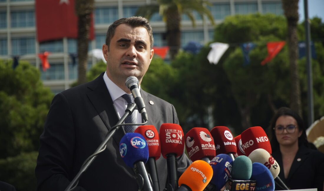 Cumhuriyet’in 103’üncü yıl dönümü dolayısıyla YENİ Parti İzmir İl Başkanlığı,