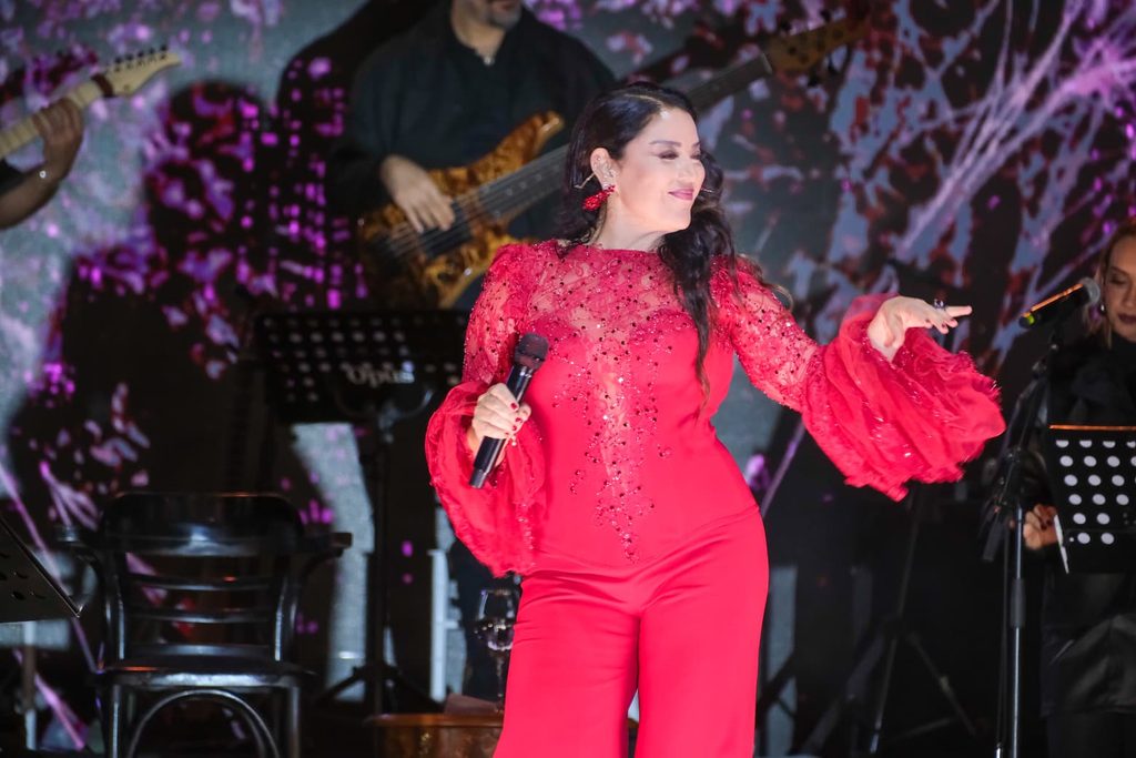 Menemen'de Cumhuriyet Bayramı heyecanı: Aşkın Nur Yengi ile coşku tavan yaptı