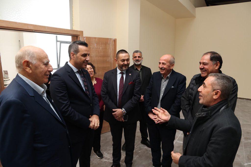 Başkan Yıldız Harmandalı Cemevi'nde talepleri dinledi