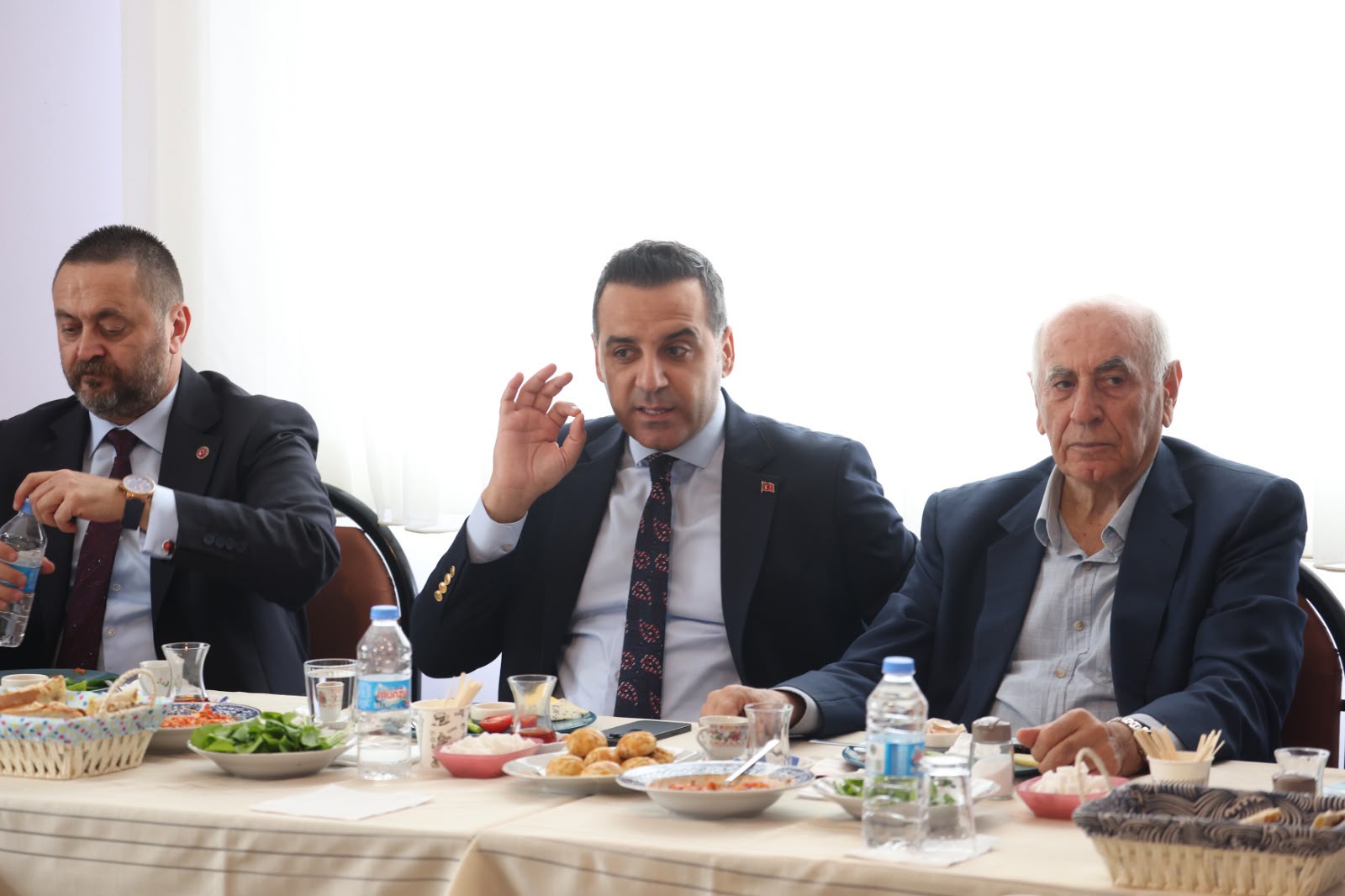 Başkan Yıldız Harmandalı Cemevi'nde talepleri dinledi