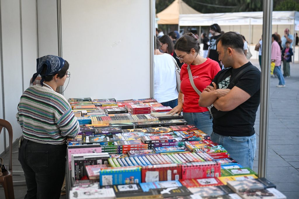 Bornova'da edebiyat rüzgarına muhteşem final: 7. Homeros Kitap Günleri binlerce kitapseveri ağırladı