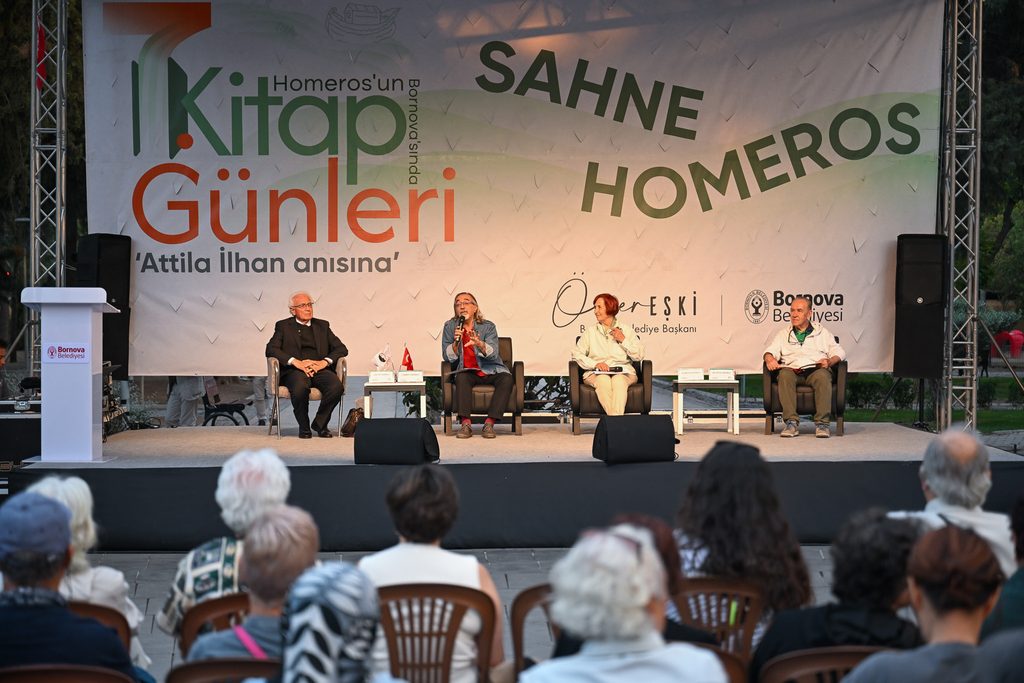Bornova'da edebiyat rüzgarına muhteşem final: 7. Homeros Kitap Günleri binlerce kitapseveri ağırladı