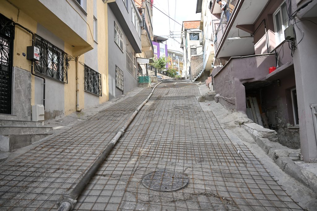 Bornova’da bir yol sorunu daha çözüldü 4 Bornova’da bir yol sorunu daha çözüldü