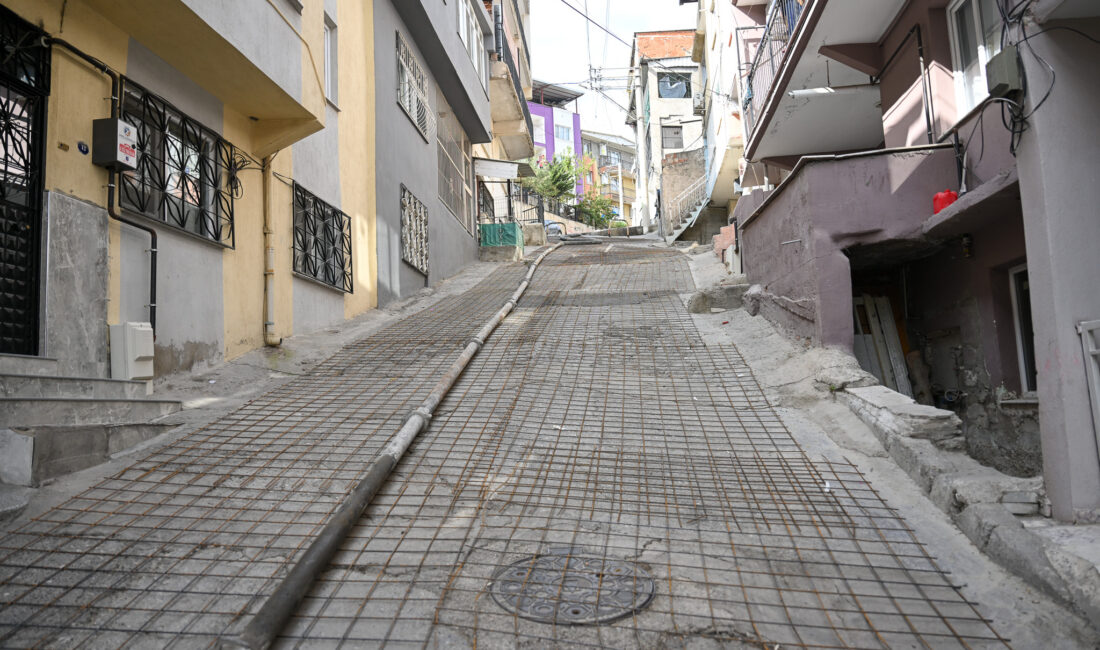 Aşırı dik yapısı nedeniyle araç trafiğine kapalı olan ancak yaya