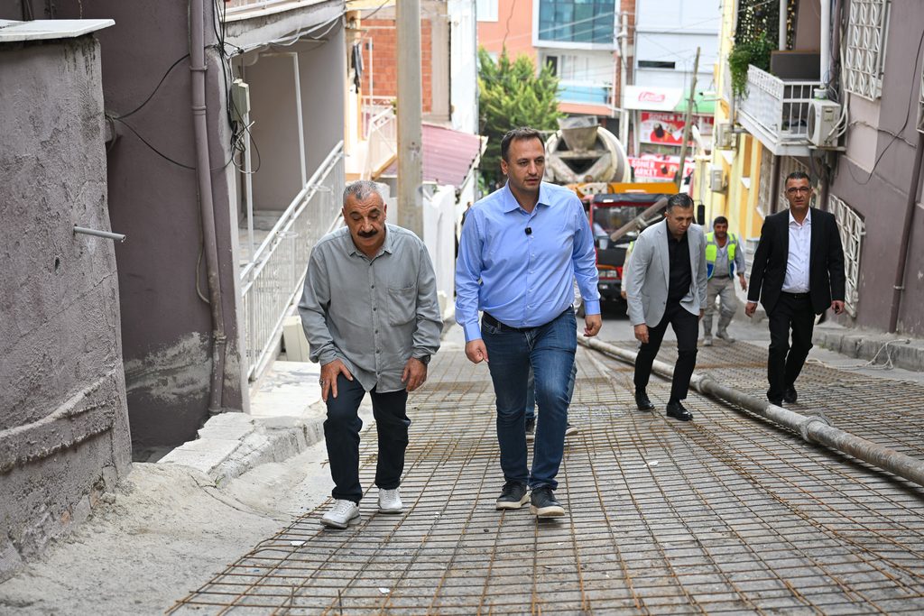 Bornova’da bir yol sorunu daha çözüldü 2 Bornova’da bir yol sorunu daha çözüldü
