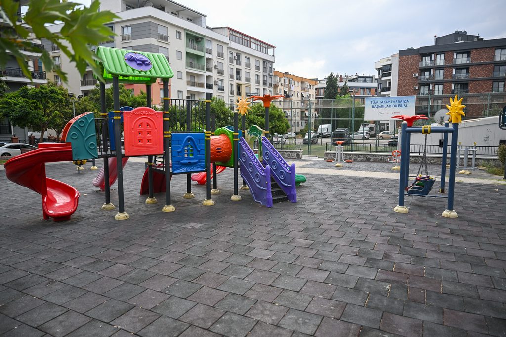 Bornova'da ortak akıl: Erzene'deki park yenileniyor