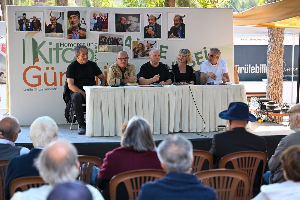 Bornova'da edebiyat rüzgarına muhteşem final: 7. Homeros Kitap Günleri binlerce kitapseveri ağırladı