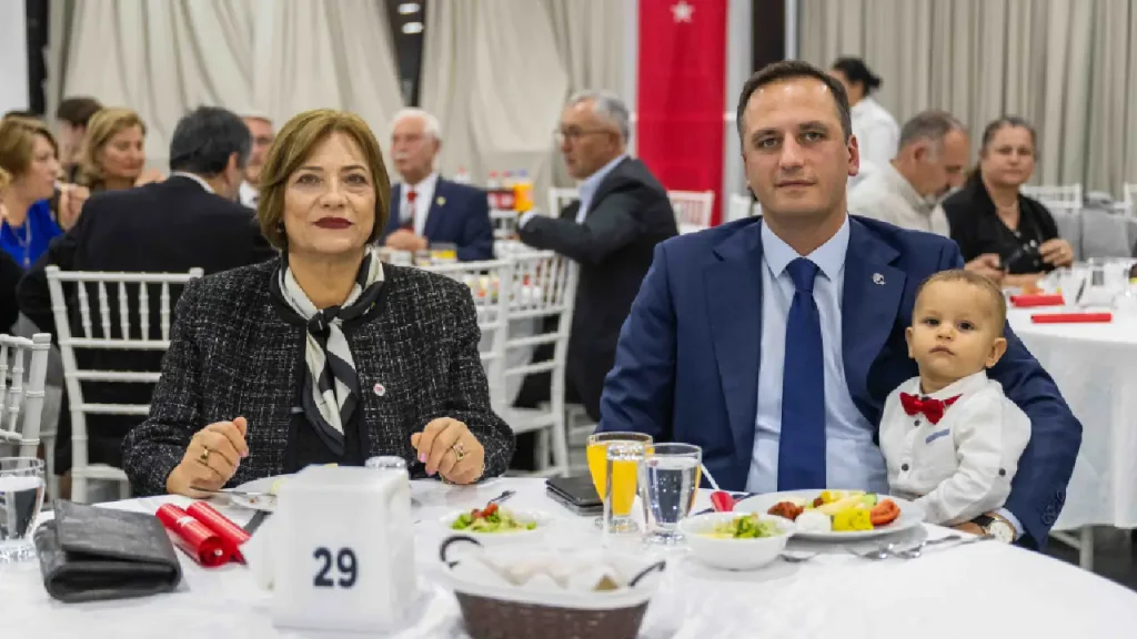 ADD Bornova’dan Cumhuriyet Bayramı buluşması: 103 yıllık inanç aynı kararlılıkla sürüyor 2 ADD Bornova’dan Cumhuriyet Bayramı buluşması: 103 yıllık inanç aynı kararlılıkla sürüyor