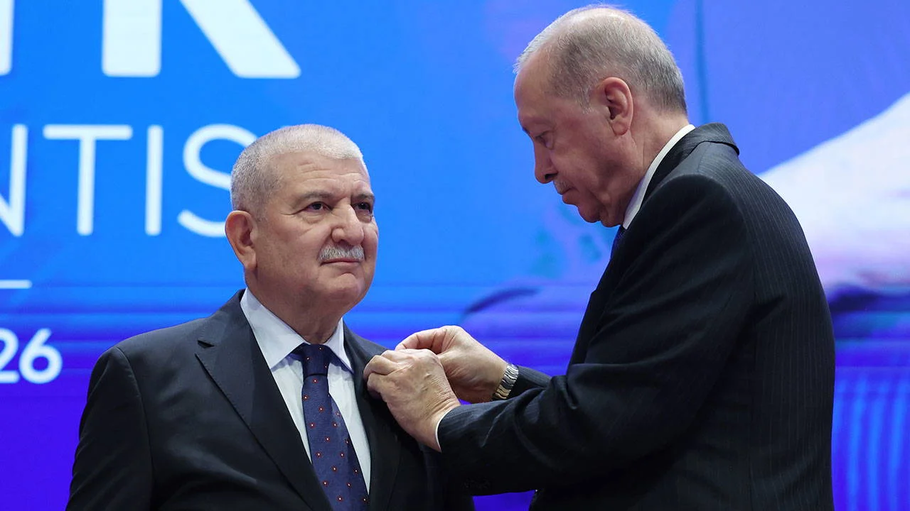 Yeni Yol Partisi'nden istifa ettikten sonra bağımsız vekil olarak görevini