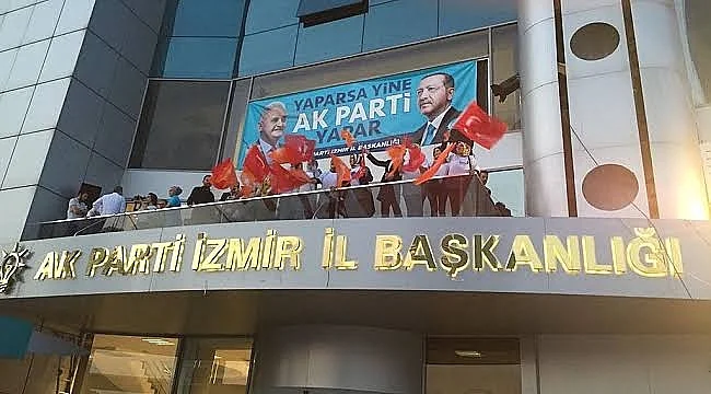 AK Parti İzmir İl Başkanlığı’nda yönetim kademesinde dikkat çeken bir