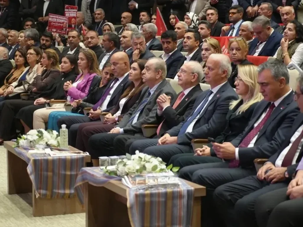 Kılıçdaroğlu'ndan erken seçim açıklaması: 'Buyursun getirsinler; itiraz etmeyiz' 1 Kılıçdaroğlu'ndan erken seçim açıklaması: 'Buyursun getirsinler; itiraz etmeyiz'