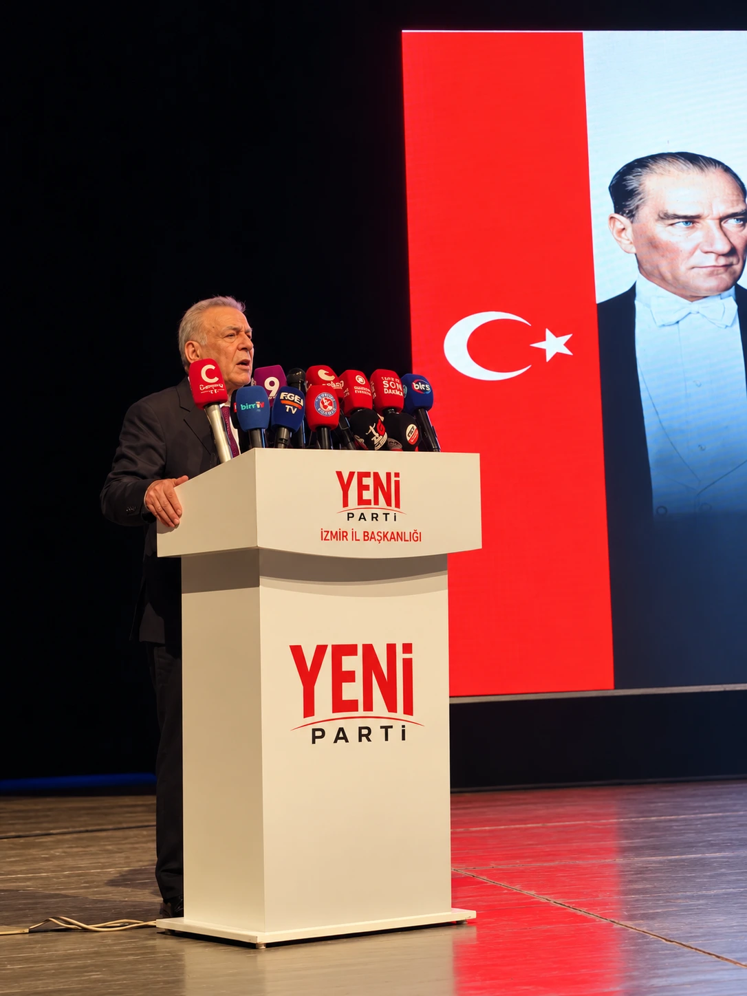 18 Ekim Pazar günü gerçekleştirilecek kritik ön seçim öncesinde, YENİ