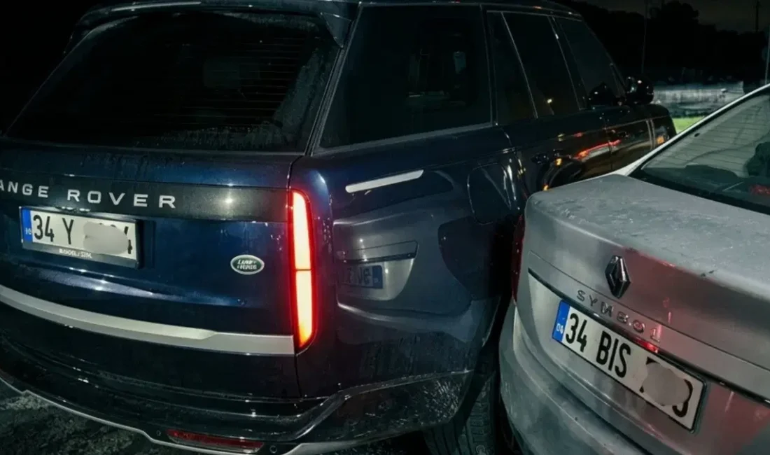 Fenerbahçe Başkanı Aziz Yıldırım’ın lüks aracıyla park halindeki bir otomobile