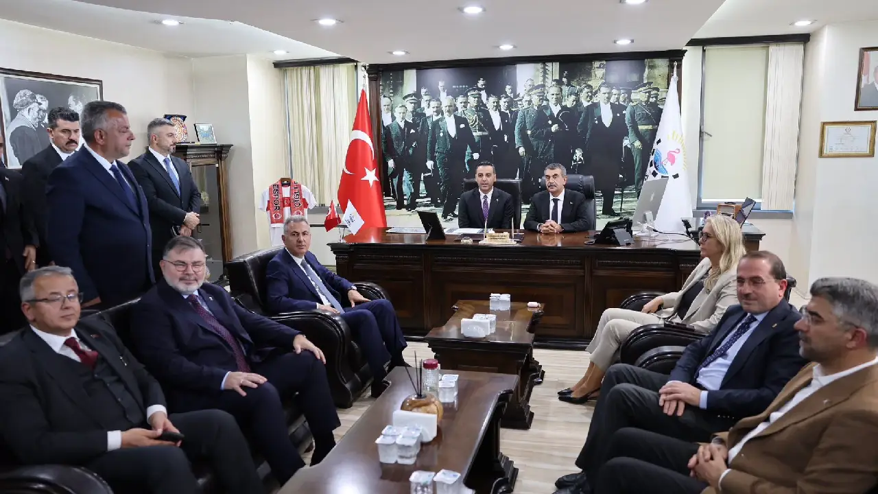 Milli Eğitim Bakanı Yusuf Tekin, geçtiğimiz günlerde AK Parti saflarına