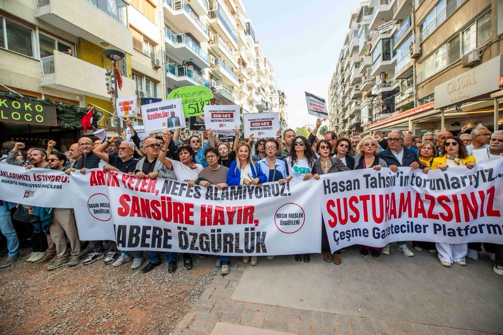 İzmir'de basın özgürlüğü yürüyüşü: 'Sansüre hayır; habere özgürlük'