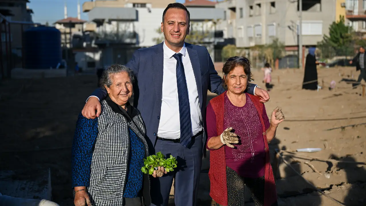 Bornova’dan dünyaya çevrecilik dersi: Türkiye’nin ilk “Karbon Sıfır Kent Bostanı” üretime başladı