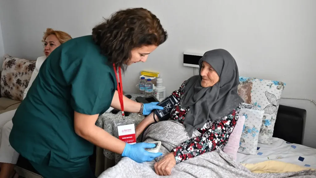 Bornova’nın çınarlarına anlamlı ziyaret