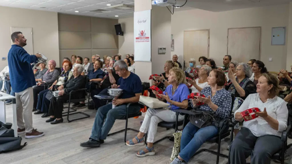 "Tüketim Toplumuna" anlamlı itiraz! Bornova'nın çınarları ders başı yaptı