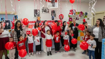 Bornova Belediyesi, 29 Ekim Cumhuriyet Bayramı kutlamalarına çocukların başrolde olduğu