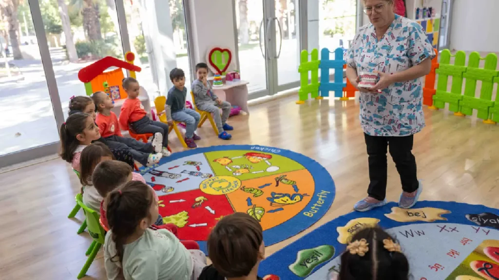 Bornova’nın miniklerine diş dostu eğitim 3 Bornova’nın miniklerine diş dostu eğitim