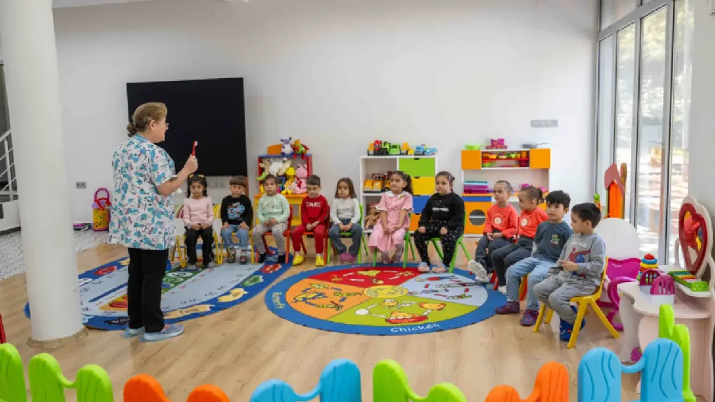 Bornova’nın miniklerine diş dostu eğitim 2 Bornova’nın miniklerine diş dostu eğitim