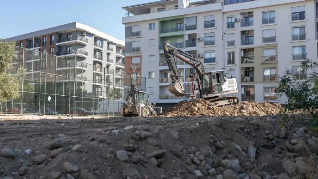 Bornova'da yıllardır süren kabus sona erdi! Erzene Mahallesi'ne yeni otopark ve yol müjdesi 3 Bornova'da yıllardır süren kabus sona erdi! Erzene Mahallesi'ne yeni otopark ve yol müjdesi
