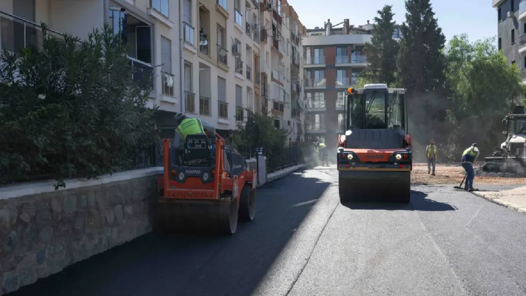 Bornova'da yıllardır süren kabus sona erdi! Erzene Mahallesi'ne yeni otopark ve yol müjdesi 4 Bornova'da yıllardır süren kabus sona erdi! Erzene Mahallesi'ne yeni otopark ve yol müjdesi