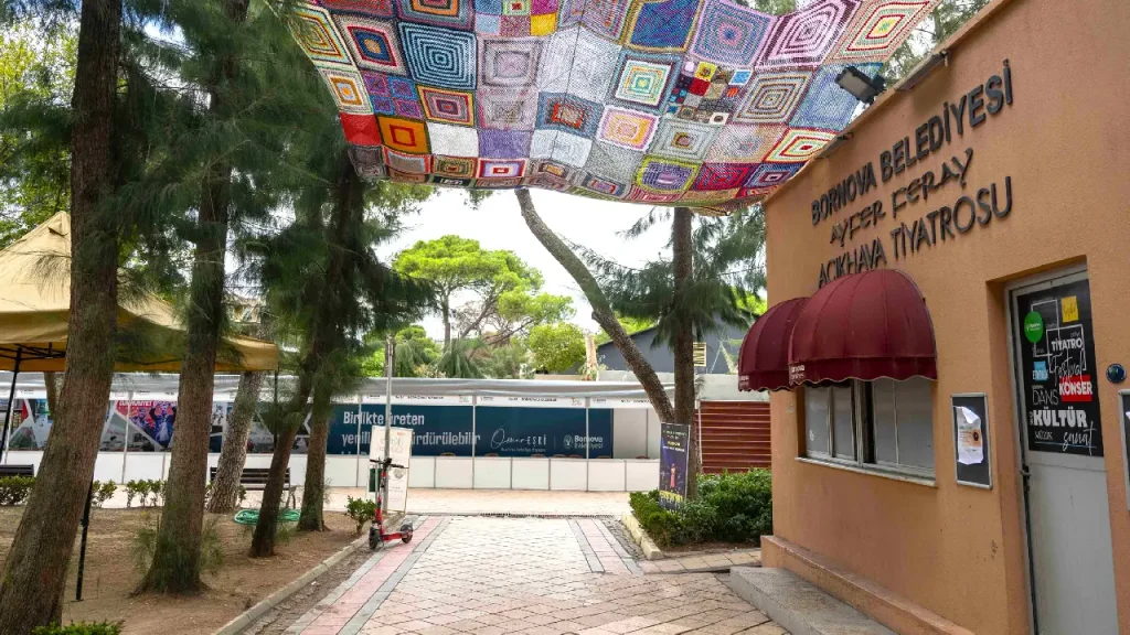 Bornova’da kadın emeğiyle yoksullaşmaya karşı duruş: ‘Kadınlar kapitalizmi yenecek’ 3 Bornova’da kadın emeğiyle yoksullaşmaya karşı duruş: ‘Kadınlar kapitalizmi yenecek’