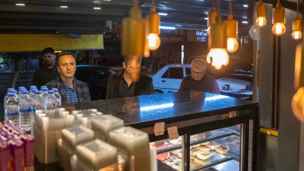 Bornova’da kaldırımlar özgürleşiyor: Başkan Eşki güne sabah denetimiyle başladı