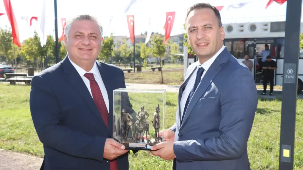 Bornova’nın üretim modeli Türkiye’ye yayılıyor! Yalova’nın ilk kent bostanı Bornova rehberliğiyle açıldı 3 Bornova’nın üretim modeli Türkiye’ye yayılıyor! Yalova’nın ilk kent bostanı Bornova rehberliğiyle açıldı